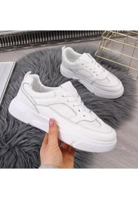 Buty sportowe damskie białe McKeylor. Kolor: biały. Materiał: materiał #1