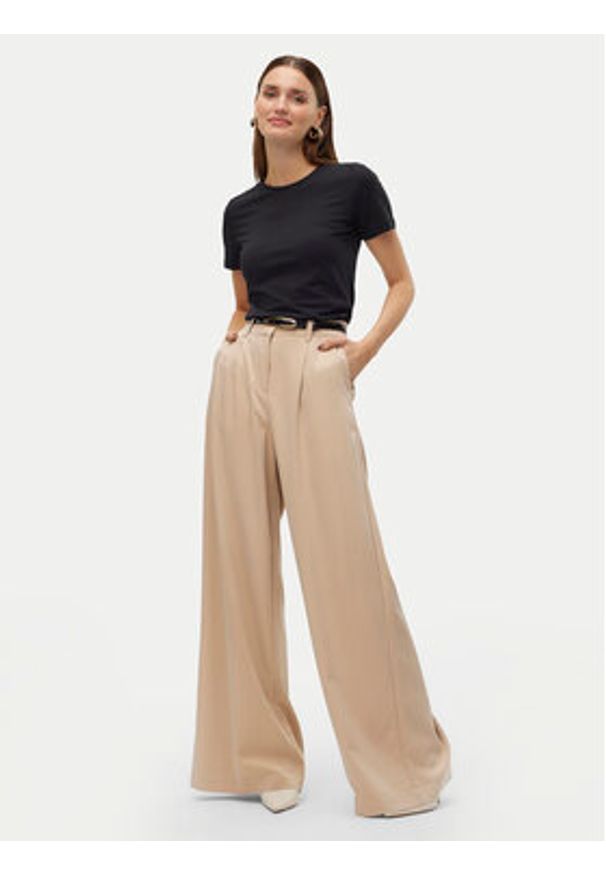 Vero Moda T-Shirt Lulu 10323755 Czarny Regular Fit. Kolor: czarny. Materiał: bawełna