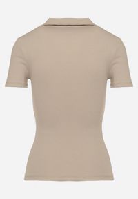 Born2be - Zielony Bawełniany T-shirt Prążkowany Typu Polo z Guzikami Avelavia. Typ kołnierza: polo. Kolor: zielony. Materiał: prążkowany, bawełna. Sezon: lato. Styl: klasyczny #6