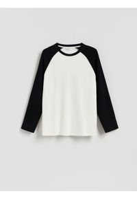 Reserved - Longsleeve regular - złamana biel. Materiał: bawełna, dzianina. Długość rękawa: długi rękaw