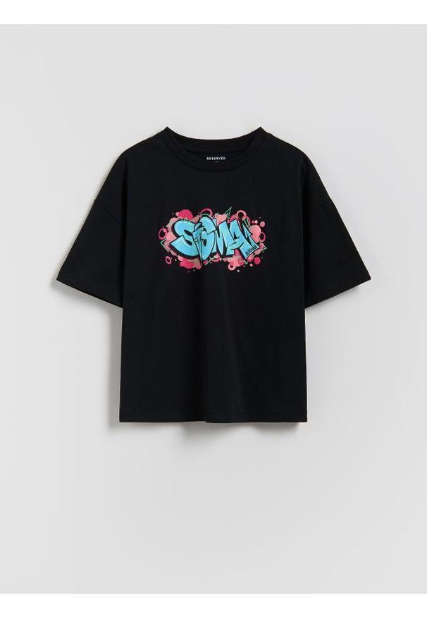 Reserved - T-shirt z nadrukiem - czarny. Kolor: czarny. Materiał: bawełna, dzianina. Wzór: nadruk