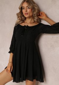 Renee - Czarna Sukienka z Rękawami 7/8 i Ozdobną Koronką Cascantha. Kolor: czarny. Materiał: koronka. Wzór: koronka #5