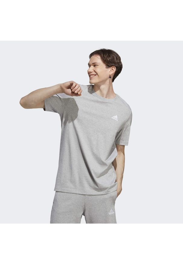 Adidas - Koszulka sportowa męska adidas Essentials. Kolor: szary, biały, wielokolorowy. Materiał: jersey. Sport: piłka nożna