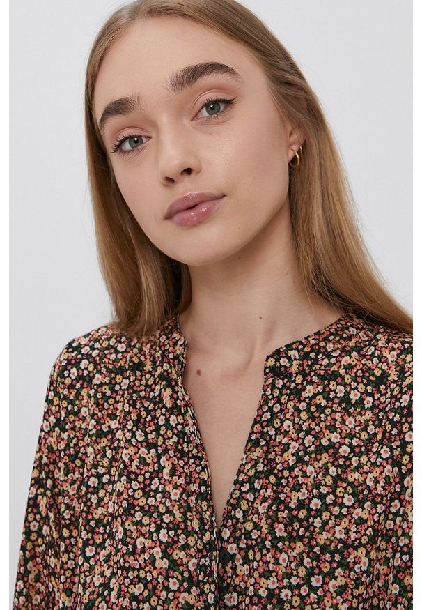 only - Only Sukienka kolor czarny mini rozkloszowana. Okazja: na co dzień. Kolor: czarny. Materiał: tkanina. Typ sukienki: proste. Styl: casual. Długość: mini
