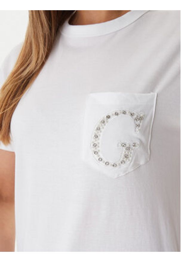 Guess T-Shirt W6GI17 K3037 Biały Regular Fit. Kolor: biały. Materiał: bawełna