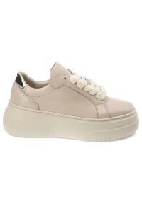 CheBello - Beżowe Sneakersy Chebello Modne Buty Damskie. Okazja: na co dzień. Kolor: beżowy. Materiał: jeans, skóra. Szerokość cholewki: normalna. Wzór: gładki, kwiaty, aplikacja. Obcas: na platformie #4