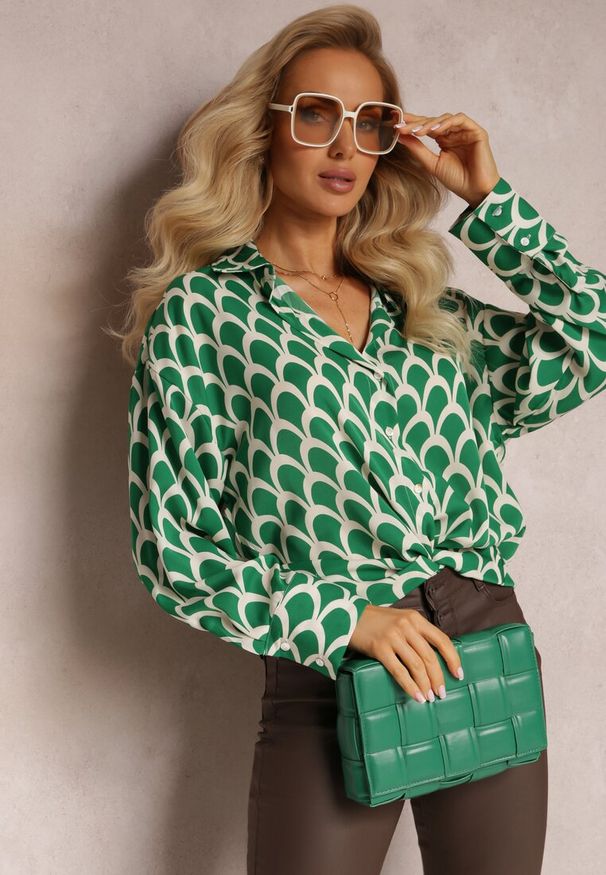 Renee - Zielona Koszula w Geometryczny Print Tiorre. Kolor: zielony. Materiał: tkanina. Długość rękawa: długi rękaw. Długość: długie. Wzór: geometria, nadruk