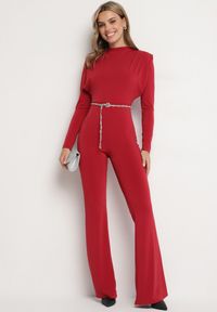 Born2be - Czerwony Koktajlowy Kombinezon Ozdobiony Wycięciem na Plecach Sewiel. Kolor: czerwony. Długość rękawa: długi rękaw. Długość: długie. Wzór: aplikacja. Styl: wizytowy #2