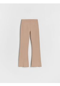 Reserved - Bawełniane spodnie flare - beżowy. Kolor: beżowy. Materiał: bawełna