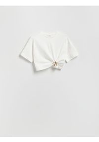 Reserved - T-shirt z ozdobnym detalem - biały. Kolor: biały. Materiał: bawełna
