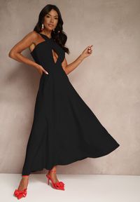Renee - Czarna Koktajlowa Sukienka z Wiskozą i Dekoltem Halter Dolmanna. Typ kołnierza: dekolt halter. Kolor: czarny. Materiał: wiskoza. Styl: wizytowy
