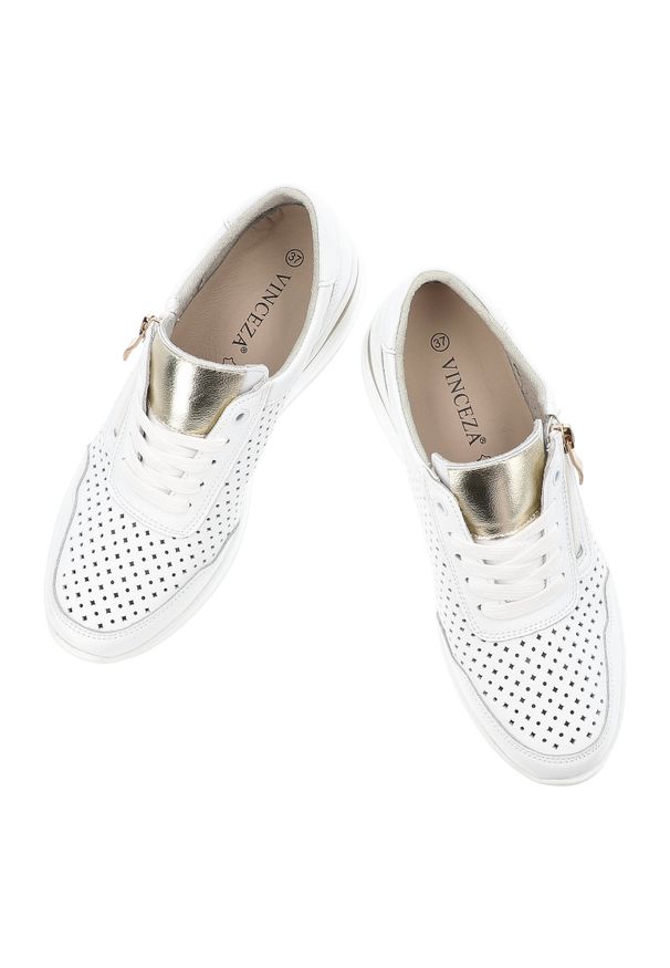 Sneakersy damskie Vinceza, ze skóry naturalnej licowej ażurowa cholewka zamek i sznurowanie lekka podeszwa, białe, 95402. Okazja: na co dzień. Zapięcie: sznurówki. Kolor: biały. Materiał: skóra. Szerokość cholewki: normalna. Wzór: ażurowy. Styl: elegancki, casual, klasyczny