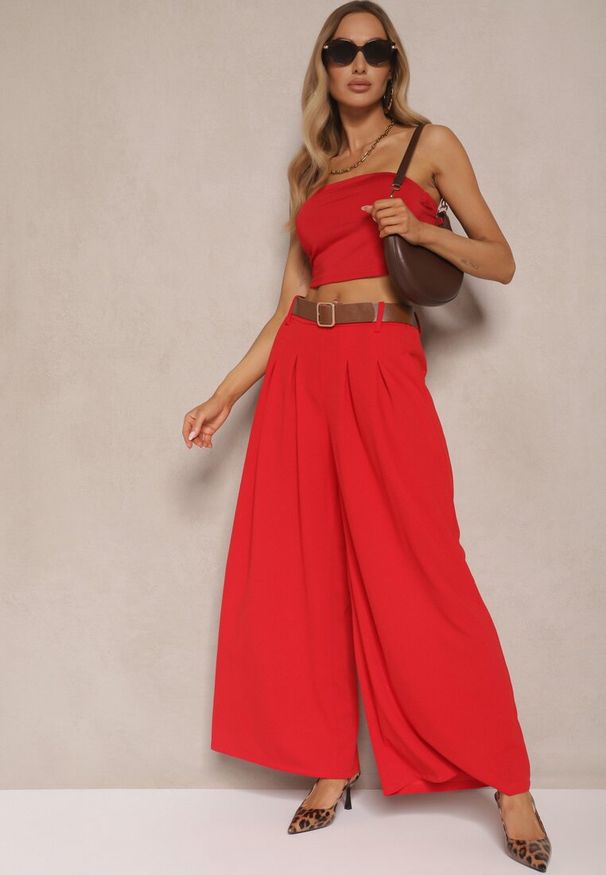 Renee - Czerwone Spodnie o Szerokim Kroju High Waist Ozdobione Paskiem Rasalle. Okazja: na co dzień. Stan: podwyższony. Kolor: czerwony. Wzór: aplikacja. Styl: elegancki, casual