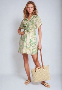 Born2be - Zielona Sukienka Taliowana z Koszulową Górą w Abstrakcyjny Wzór Namselle. Okazja: na co dzień. Kolor: beżowy. Materiał: jeans, wiskoza. Typ sukienki: koszulowe. Styl: casual, klasyczny #5