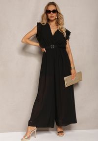 Renee - Czarny Plisowany Kombinezon z Falbankami i Szerokimi Nogawkami Jarina. Okazja: na imprezę. Kolor: czarny. Materiał: tkanina. Wzór: jednolity. Sezon: lato. Styl: elegancki
