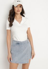 Born2be - Jasnoniebieskie Jeansowe Spódnico-Szorty o Asymetrycznym Kroju z Ozdobnymi Przeszyciami Lisarennea. Okazja: na co dzień. Kolor: niebieski. Materiał: jeans. Styl: sportowy, elegancki, casual