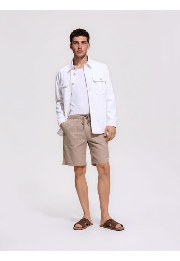 Reserved - Szorty jogger regular fit - beżowy. Kolor: beżowy. Materiał: tkanina, bawełna