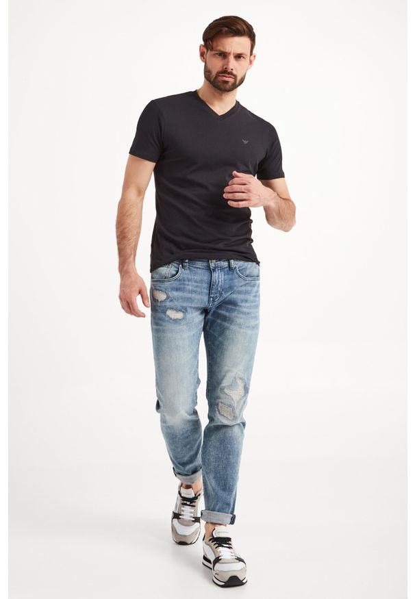 Emporio Armani - T-SHIRT EMPORIO ARMANI TRAVEL ESSENTIAL. Styl: elegancki