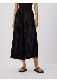 Reserved - Plisowane spodnie culotte - czarny. Kolor: czarny. Materiał: dzianina