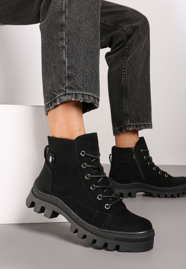 Born2be - Czarne Botki na Grubej Podeszwie w Stylu Traperów ze Sznurowaniem Arviva. Okazja: na co dzień. Kolor: czarny. Materiał: wełna, jeans. Obcas: na obcasie. Styl: casual. Wysokość obcasa: średni
