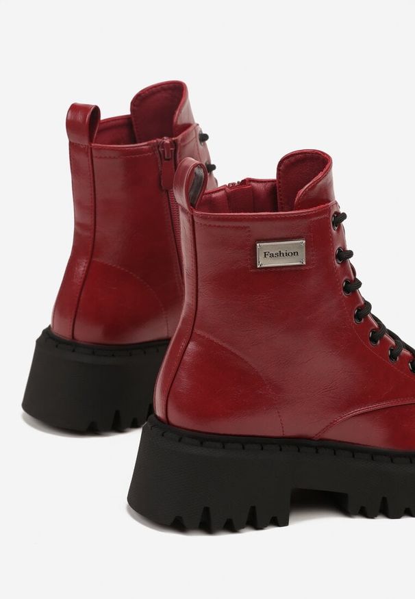 Renee - Czerwone Botki Workery w Stylu Basic z Aplikacją przy Cholewce Azelda. Okazja: na co dzień. Kolor: czerwony. Materiał: jeans. Szerokość cholewki: normalna. Wzór: aplikacja. Styl: casual