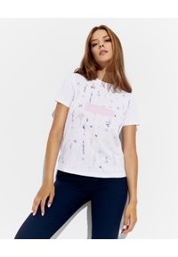 Ermanno Firenze - ERMANNO FIRENZE - Biały t-shirt z kwiatowym printem i logo. Okazja: na co dzień. Kolor: biały. Materiał: jeans, bawełna. Wzór: kwiaty, nadruk. Sezon: lato. Styl: klasyczny, casual #1