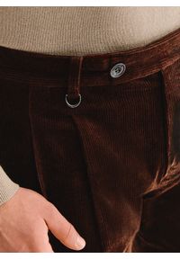 Pako Lorente - PAKO LORENTE - Brązowe spodnie z zakładkami. Kolor: brązowy. Materiał: elastan, bawełna, sztruks. Sezon: zima, jesień #7