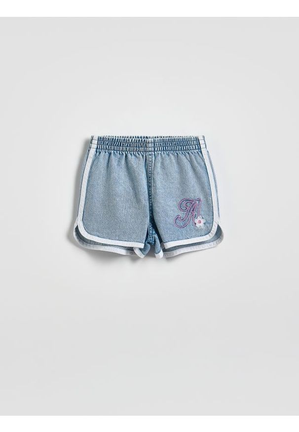 Reserved - Jeansowe szorty z lamówką - niebieski. Kolor: niebieski. Materiał: jeans