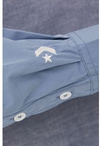 Converse koszula bawełniana damska relaxed z kołnierzykiem klasycznym. Typ kołnierza: kołnierzyk klasyczny. Kolor: niebieski. Materiał: bawełna. Wzór: aplikacja. Styl: klasyczny