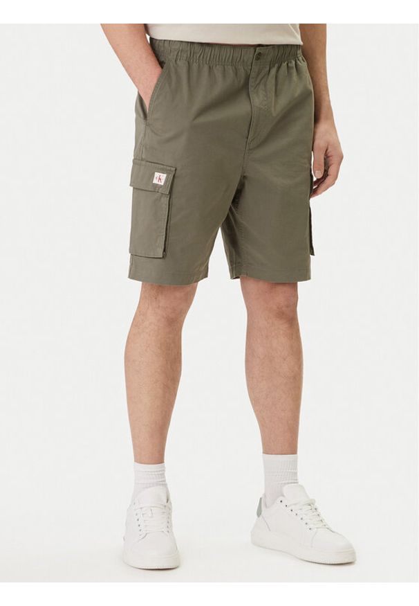 Calvin Klein Jeans Szorty materiałowe LV04RB618G Khaki Regular Fit. Kolor: brązowy. Materiał: bawełna