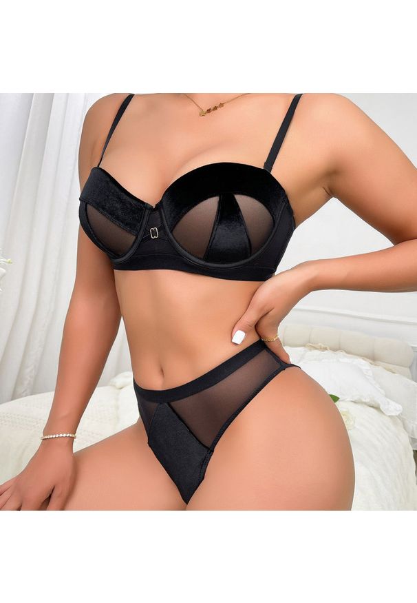 Intica - Komplet bielizny modelujący z biustonoszem i figami Shaniya. Kolor: czarny. Materiał: tkanina. Wzór: aplikacja