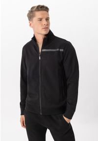 Volcano - Bluza ze stójką B-LUNOS. Typ kołnierza: kołnierzyk stójkowy. Kolekcja: plus size. Kolor: czarny. Materiał: poliester, elastan, bawełna, materiał, dzianina, wiskoza. Wzór: gładki. Styl: sportowy, klasyczny, elegancki #1