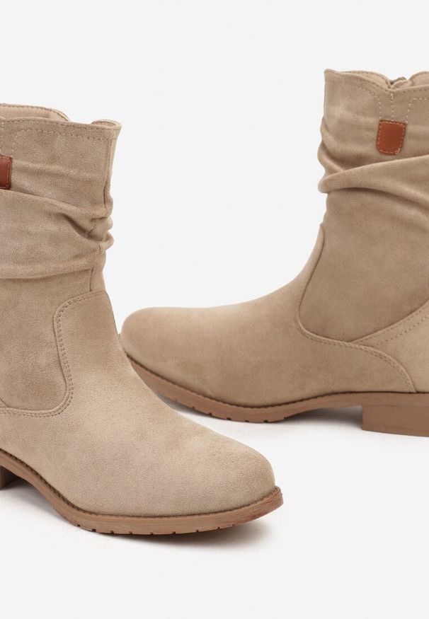 Born2be - Beżowe Botki z Marszczoną Cholewką z Ekozamszu Merissaua. Okazja: na co dzień. Kolor: beżowy. Materiał: jeans. Szerokość cholewki: normalna. Obcas: na obcasie. Styl: elegancki, casual. Wysokość obcasa: średni