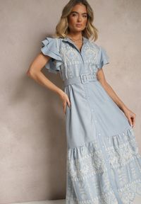 Renee - Niebieska Rozkloszowana Sukienka w Stylu Boho z Paskiem Zdobiona Haftem Falbanami Vallsara. Okazja: na co dzień, na imprezę, na spacer. Typ kołnierza: kołnierzyk koszulowy. Kolor: niebieski. Wzór: aplikacja, haft. Sezon: lato. Typ sukienki: proste, koszulowe. Styl: boho