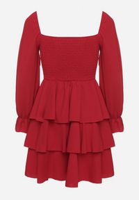 Born2be - Czerwona Rozkloszowana Sukienka z Falbankami i Bufiastymi Rękawami Semithara. Okazja: na co dzień. Typ kołnierza: kołnierz z falbankami. Kolor: czerwony. Wzór: aplikacja. Styl: elegancki, casual, klasyczny #4