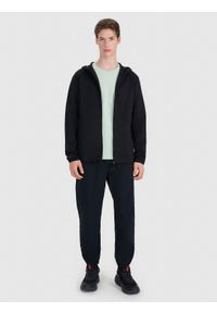 4f - 4F Bluza dresowa rozpinana z kapturem męska - czarna XL. Okazja: na co dzień. Typ kołnierza: kaptur. Kolor: czarny. Materiał: dresówka. Wzór: gładki, ze splotem, nadruk, napisy. Styl: sportowy, casual, elegancki. Sport: fitness
