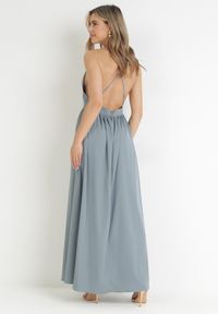 Born2be - Szara Maxi Sukienka na Ramiączkach o Rozkloszowanym Fasonie z Trójkątnym Dekoltem Juliane. Kolekcja: dla wysokich. Kolor: szary. Długość rękawa: na ramiączkach. Typ sukienki: rozkloszowane. Styl: elegancki. Długość: maxi