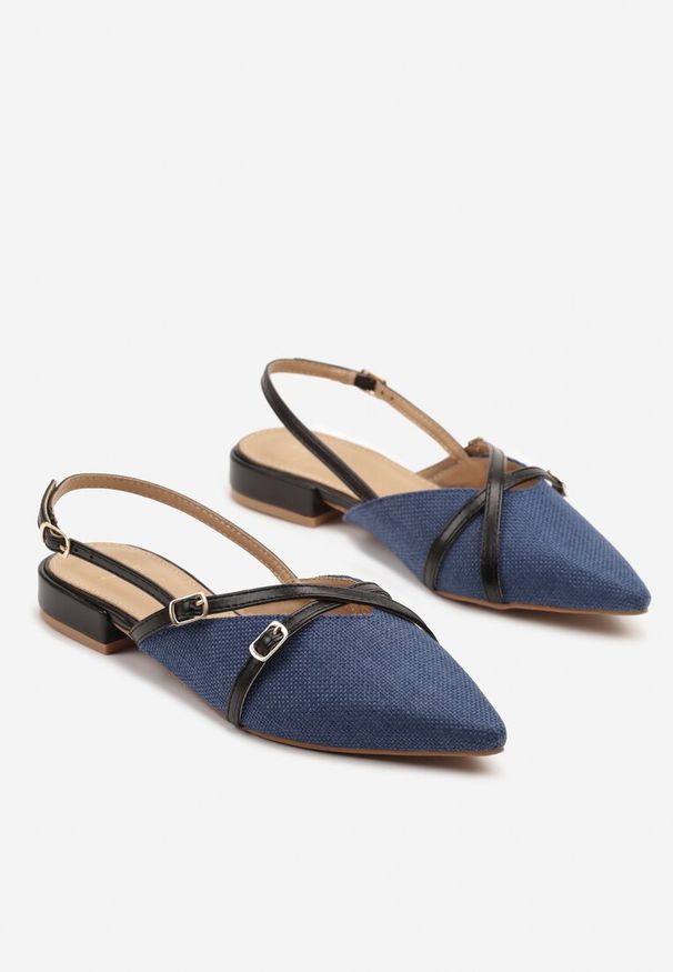 Renee - Granatowe Sandały z Noskiem w Szpic Zdobione Paskami z Klamrami Koririda. Okazja: na co dzień. Zapięcie: klamry. Kolor: niebieski. Materiał: jeans. Wzór: aplikacja. Styl: elegancki, casual