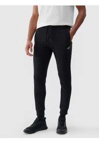 4f - Spodnie dresowe joggery męskie - czarne. Kolor: czarny. Materiał: dresówka. Wzór: ze splotem, gładki