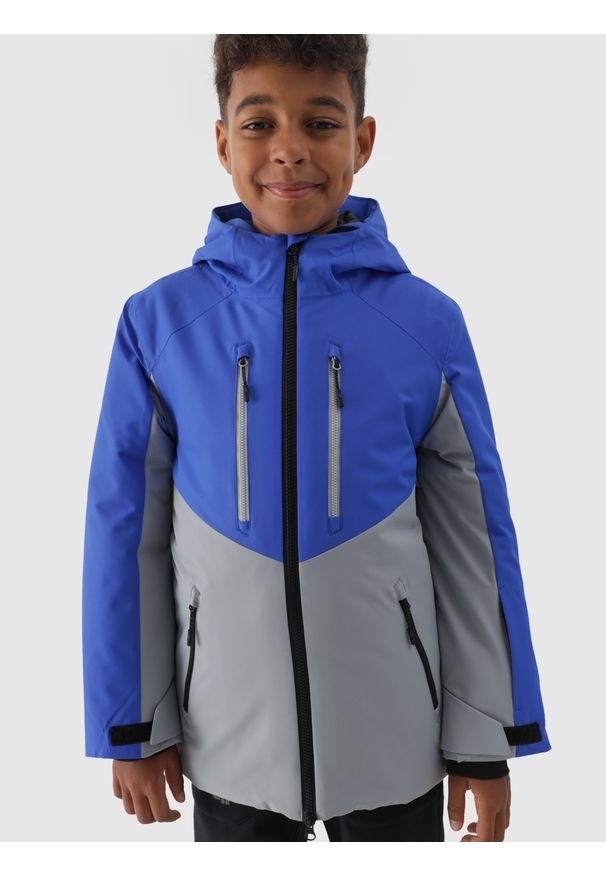 4f - 4F Kurtka narciarska membrana 10000 chłopięca - niebieska 140 (9-10 lat). Okazja: na co dzień. Typ kołnierza: kaptur. Kolor: niebieski. Materiał: poliester, materiał, dzianina, tkanina. Sezon: zima, lato. Styl: klasyczny, casual, sportowy
