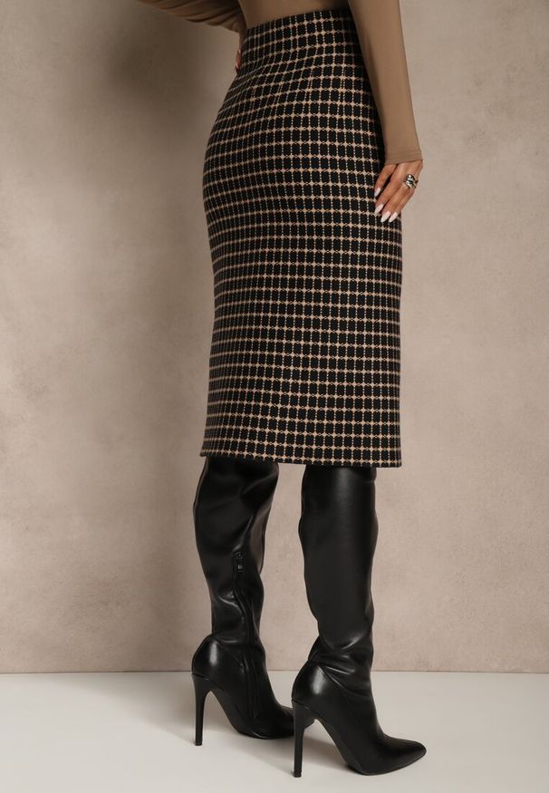 Renee - Czarno-Beżowa Tweedowa Spódnica Ołówkowa w Kratę z Guzikami Aretusa. Okazja: na spotkanie biznesowe. Stan: podwyższony. Kolor: czarny. Styl: biznesowy