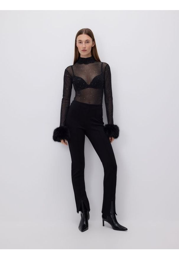 Reserved - Body z metaliczną nicią - czarny. Kolor: czarny