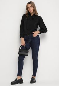 Born2be - Czarna Bluzka z Bufiastymi Rękawami i Wiązaniem przy Szyi Gonithra. Okazja: na co dzień. Kolor: czarny. Materiał: jeans. Styl: klasyczny, casual