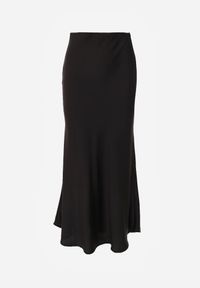 Born2be - Czarna Satynowa Spódnica z Lekko Rozkloszowanym Dołem Zinnemira. Kolor: czarny. Materiał: satyna. Styl: elegancki, klasyczny #8