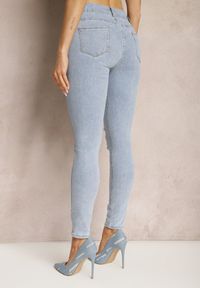 Renee - Jasnoniebieskie Casualowe Jeansy Skinny High Waist Ozdobione Przetarciami na Nogawkach Cannesi. Okazja: na co dzień. Stan: podwyższony. Kolor: niebieski. Wzór: aplikacja. Styl: casual #2