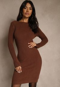Renee - Brązowa Sweterkowa Dopasowana Sukienka z Bawełną Reileta. Kolor: brązowy. Materiał: bawełna #1