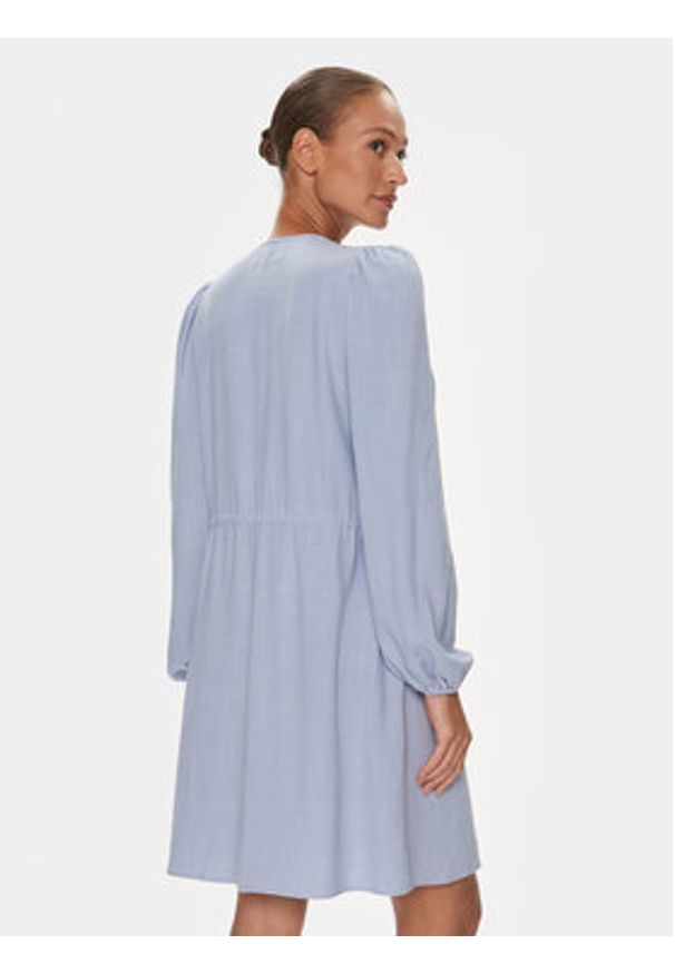Selected Femme Sukienka codzienna 16089064 Niebieski Regular Fit. Okazja: na co dzień. Kolor: niebieski. Materiał: wiskoza. Typ sukienki: proste. Styl: casual