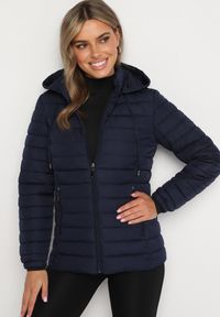 Born2be - Granatowa Pikowana Kurtka z Kapturem i Sznurkami Miviana. Okazja: na spacer. Typ kołnierza: kaptur. Kolor: niebieski. Materiał: jeans. Długość rękawa: długi rękaw. Długość: długie #1