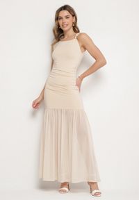 Born2be - Beżowa Koktajlowa Sukienka z Wiskozą Ozdobiona Marszczeniem Galapina. Okazja: na imprezę. Kolor: beżowy. Materiał: wiskoza. Wzór: aplikacja. Styl: wizytowy #1