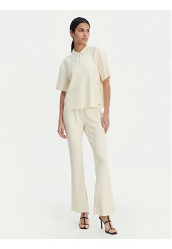 Calvin Klein Spodnie materiałowe LV044B223G Beżowy Flare Fit. Kolor: beżowy. Materiał: syntetyk
